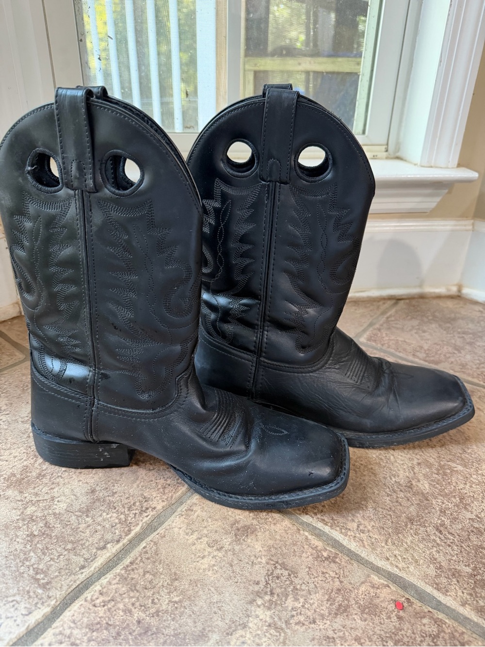 Men's Black Leather Western Pull-On Boots with Grip Holes Size 10.5